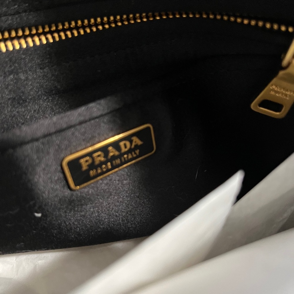 New Authentic Prada Fur Pochette - Picture 5 of 7